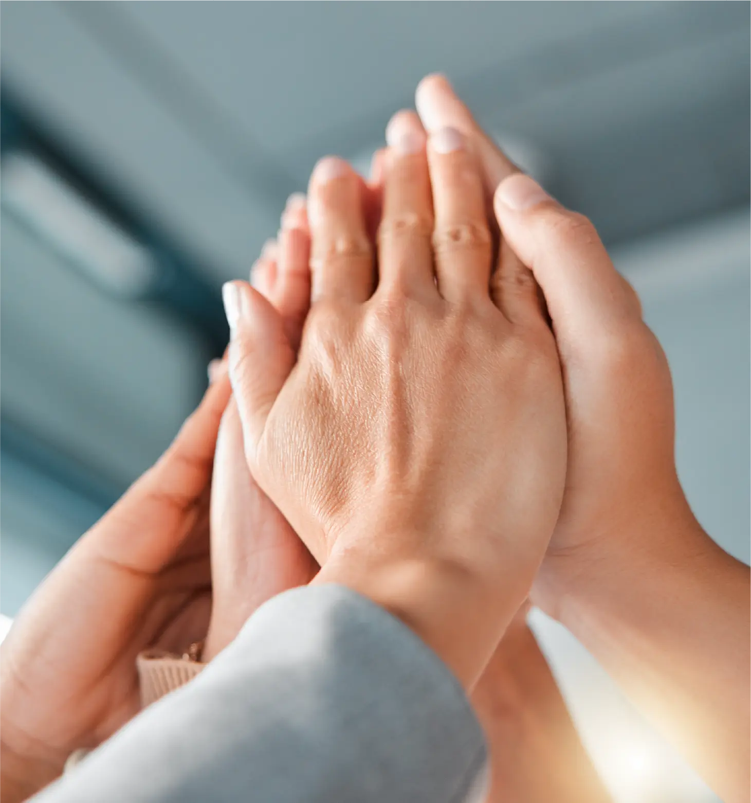 汗と誇りと絆が交わる狭間で、可能性が動き出す。「水」と「空気」という、日本のものづくりの根幹を支える「生命線」を担いながら、誰かの「できない」を「できる」に変えていく。